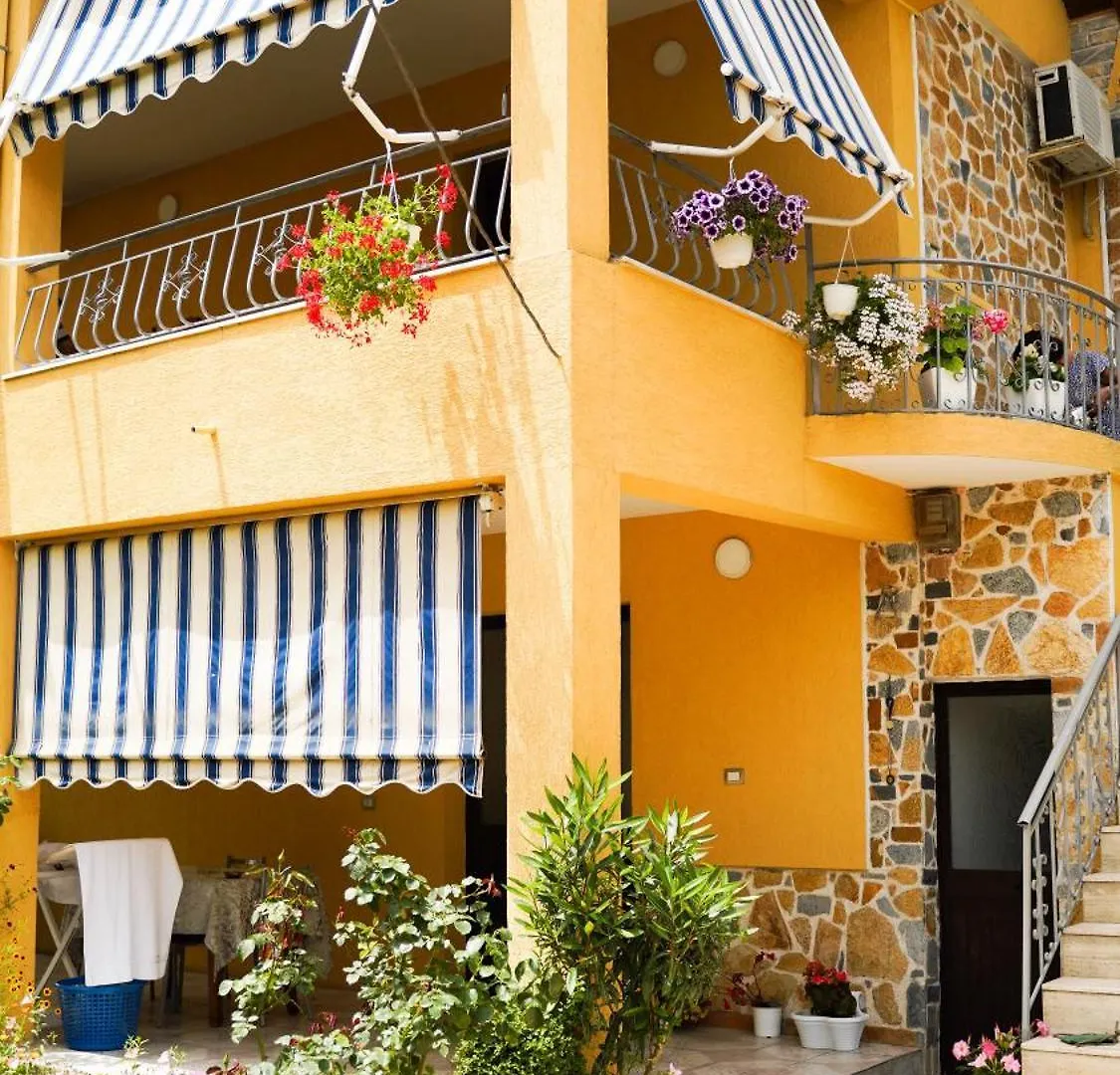 Vila Aliaj Deluxe Apartment With 2 Rooms & 2 Baths And Garden View Durres Albania